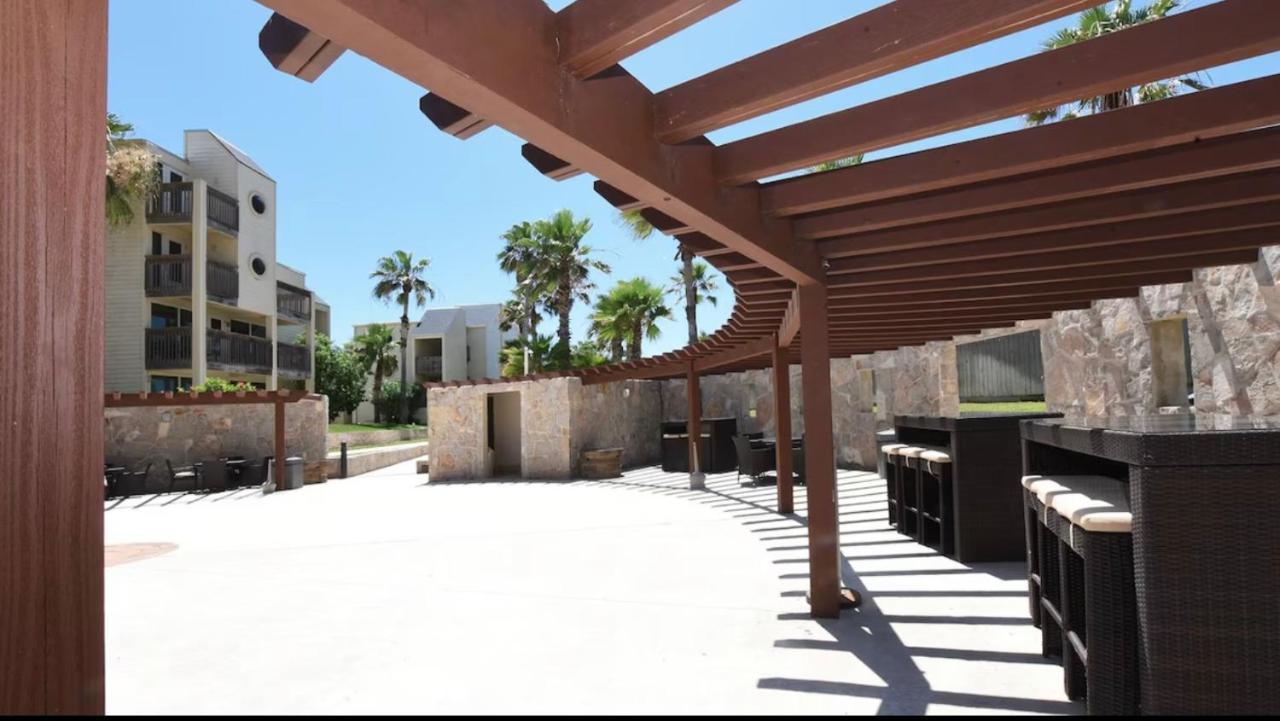 Ocean Breeze Retreat 2Bed 2Bath, Heated Pool! Apartment South Padre Island Exterior photo